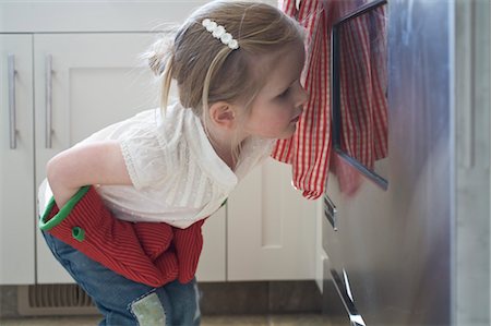 Little Girl Baking Christmas Cookies Foto de stock - Sin royalties Premium, Código: 600-03456692