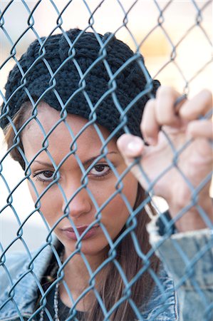 simsearch:600-03456843,k - Portrait of Woman behind Fence Foto de stock - Sin royalties Premium, Código: 600-03456837