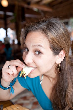 Woman Eating Taco, Mexico Foto de stock - Sin royalties Premium, Código: 600-03456858