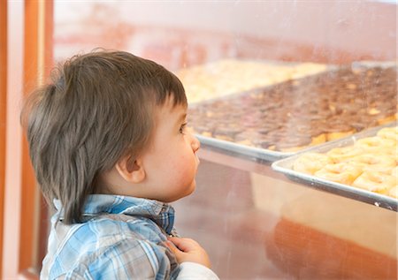 Boy Looking in Bakery Window, Mexico Stock Photo - Premium Royalty-Free, Code: 600-03456851