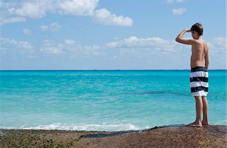 Boy Looking at Caribbean Sea, Playa del Carmen, Yucatan Peninsula, Mexico Foto de stock - Sin royalties Premium, Código: 600-03456873