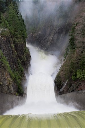 digue - Rivière Capilano et barrage Cleveland, Vancouver, Colombie-Britannique, Canada Photographie de stock - Premium Libres de Droits, Code: 600-03451005