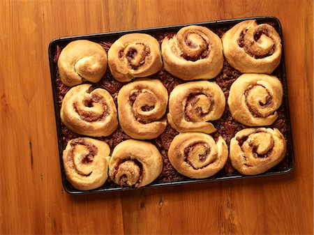 simsearch:600-05973610,k - Tray of Freshly Baked Cinnamon Rolls Stock Photo - Premium Royalty-Free, Code: 600-03451396