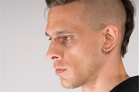 shaved head - Portrait d'homme Photographie de stock - Premium Libres de Droits, Code: 600-03451524