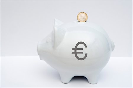 Piggy Bank with Euros Foto de stock - Royalty Free Premium, Número: 600-03466688