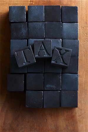 Iron Blocks Spelling Out the Word Tax Foto de stock - Sin royalties Premium, Código: 600-03460466