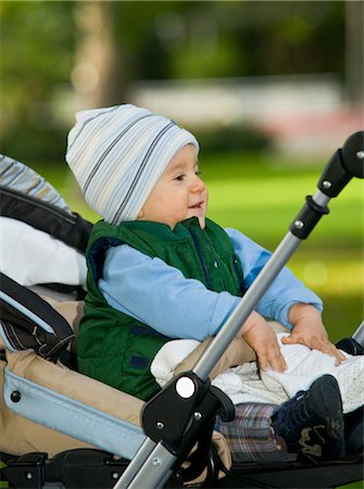 Baby in Stroller Foto de stock - Sin royalties Premium, Código: 600-03463147