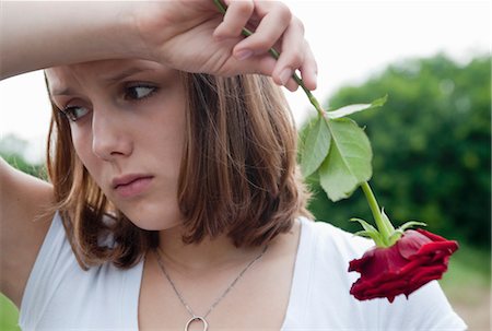 simsearch:600-03244216,k - Teenage Girl Holding a Red Rose Foto de stock - Royalty Free Premium, Número: 600-03490326