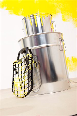 paint buckets - Paint Cans and Paint Can Grid Foto de stock - Sin royalties Premium, Código: 600-03537933