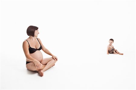 Studio Shot of Pregnant Mother and Son Foto de stock - Sin royalties Premium, Código: 600-03556602