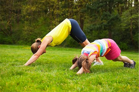 Mother and Young Daughter Exercising in the Park, Portland, Oregon, USA Stock Photo - Premium Royalty-Free, Code: 600-03563814