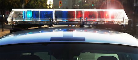 Close-up of Emergency Lights on Roof of Police Car Foto de stock - Sin royalties Premium, Código: 600-03586295