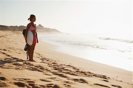 simsearch:700-03586610,k - Femme tenant la planche de surf, Baja California Sur, Mexique Photographie de stock - Premium Libres de Droits, Code: 600-03586517
