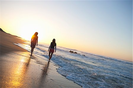 Women at Beach, Baja California Sur, Mexico Stock Photo - Premium Royalty-Free, Code: 600-03586512