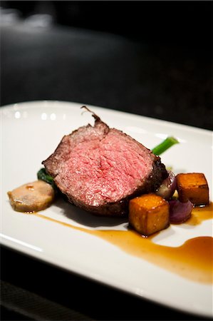 roastbeef - Cuisine traiteur au mariage Photographie de stock - Premium Libres de Droits, Code: 600-03587097