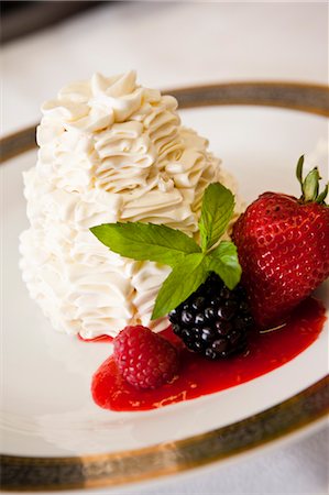 dessert plate garnish - Catered Food at Wedding Stock Photo - Premium Royalty-Free, Code: 600-03587101