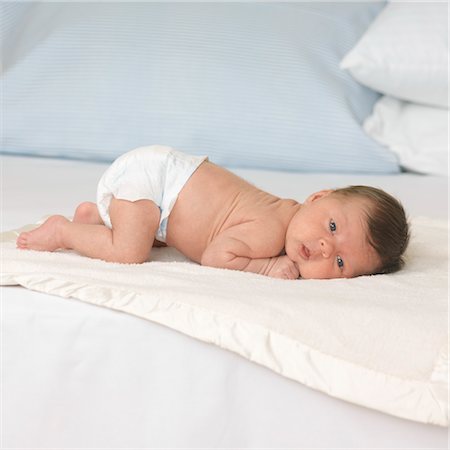 striscia - Baby Trying to Crawl Fotografie stock - Premium Royalty-Free, Codice: 600-03587166