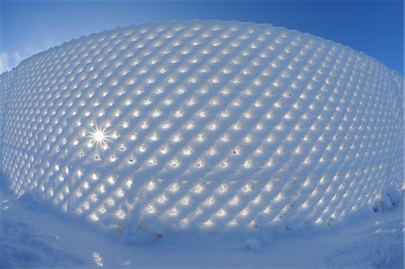 simsearch:600-03615550,k - Snow on Chain Link Fence, Wasserkuppe, Rhon Mountains, Hesse, Germany Foto de stock - Sin royalties Premium, Código: 600-03615538