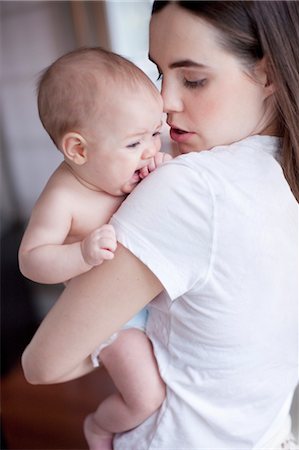 diaper for little girl - Mother and Baby Foto de stock - Sin royalties Premium, Código: 600-03615626