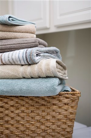 Basket with Folded Towels Stock Photo - Premium Royalty-Free, Code: 600-03615758