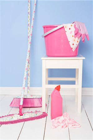 pink floral - Cleaning Supplies Stock Photo - Premium Royalty-Free, Code: 600-03615846
