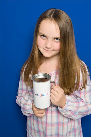 fund-raising - Little Girl Holding a Can For Donations, Dusseldorf, North Rhine-Westphalia, Germany Fotografie stock - Premium Royalty-Free, Codice: 600-03615850