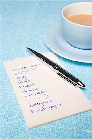 Shopping List and Cup of Coffee Fotografie stock - Premium Royalty-Free, Codice: 600-03621322