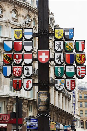 en forma de escudo - Cantonal Tree, Swiss Court, London, England Foto de stock - Sin royalties Premium, Código: 600-03638672