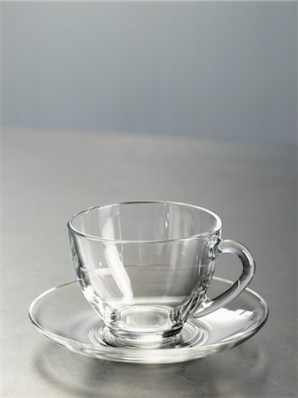 Glass Cup and Saucer Foto de stock - Royalty Free Premium, Número: 600-03638694