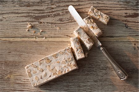 Torrone with Knife Stock Photo - Premium Royalty-Free, Code: 600-03638788
