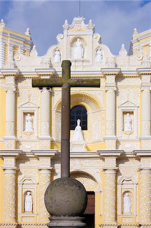 símbolo religioso - Stone Cross and Iglesia La Merced, Antigua, Sacatepequez Department, Guatemala Foto de stock - Sin royalties Premium, Código: 600-03638805
