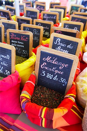 Épices au marché, Carcassonne, Aude, Languedoc-Roussillon, France Photographie de stock - Premium Libres de Droits, Code: 600-03644836