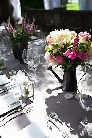 Tisch-Set für Hochzeitsfeier Stockbilder - Premium RF Lizenzfrei, Bildnummer: 600-03644901