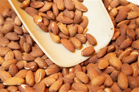 Gros plan des amandes dans le marché, St Tropez, Var, Provence, France Photographie de stock - Premium Libres de Droits, Code: 600-03644921