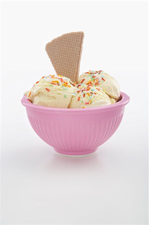 simsearch:600-03638778,k - Bowl of Vanilla Ice Cream with Sprinkles Stock Photo - Premium Royalty-Free, Code: 600-03644937