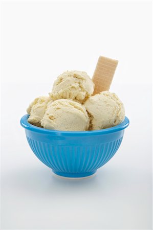 simsearch:600-03638781,k - Bowl of Vanilla Ice Cream Foto de stock - Sin royalties Premium, Código: 600-03644939