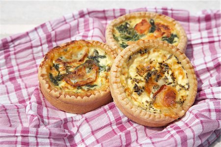 foods var - Quiche, St Tropez, Var, Provence, Provence-Alpes-Cote d'Azur, France Stock Photo - Premium Royalty-Free, Code: 600-03644932