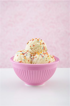 pépite - Bol de crème glacée vanille avec paillettes Photographie de stock - Premium Libres de Droits, Code: 600-03644944