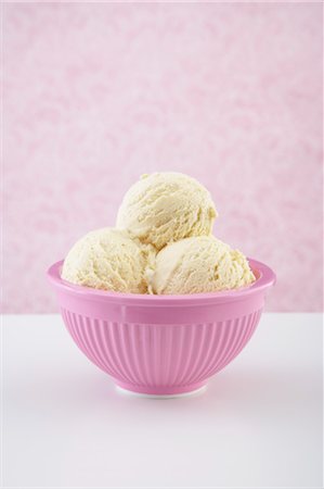 Bowl of Vanilla Ice Cream Foto de stock - Sin royalties Premium, Código: 600-03644942