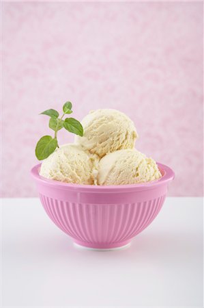 scoop - Bowl of Vanilla Ice Cream Foto de stock - Sin royalties Premium, Código: 600-03644943