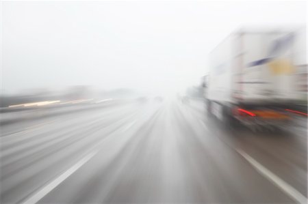 Blurred View of Traffic on Autobahn, Hannover, Lower Saxony, Germany Foto de stock - Sin royalties Premium, Código: 600-03644958