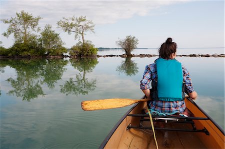 Woman Canoeing, Clearwater Lake, Clearwater Lake Provincial Park, Manitoba, Canada Foto de stock - Sin royalties Premium, Código: 600-03641264
