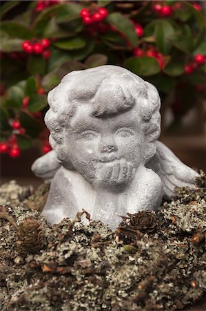 putti sculpture - Christmas Decoration with Angel and Checkerberry Stock Photo - Premium Royalty-Free, Code: 600-03659190