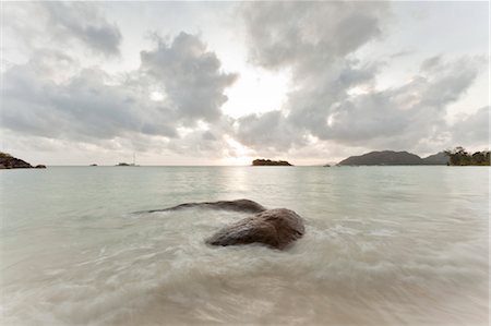 simsearch:600-07653894,k - Seascape, Praslin Island, Seychelles Foto de stock - Sin royalties Premium, Código: 600-03662548