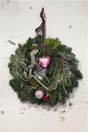 simsearch:693-06018743,k - Christmas Wreath Fotografie stock - Premium Royalty-Free, Codice: 600-03685949