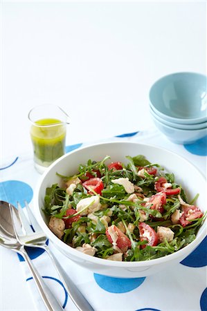 salad on fork - Salade de roquette au poulet Photographie de stock - Premium Libres de Droits, Code: 600-03686071