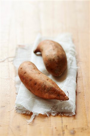 sweet potatoes raw - Sweet Potatoes Stock Photo - Premium Royalty-Free, Code: 600-03686090