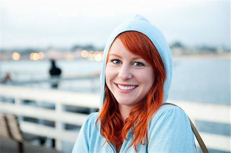 Portrait de femme sur Wharf de Fisherman's, Santa Cruz, Californie, USA Photographie de stock - Premium Libres de Droits, Code: 600-03686118