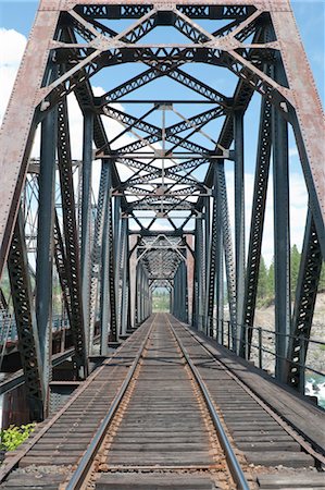 railway - Train Bridge Over Columbia River, British Columbia, Canada Foto de stock - Sin royalties Premium, Código: 600-03682000