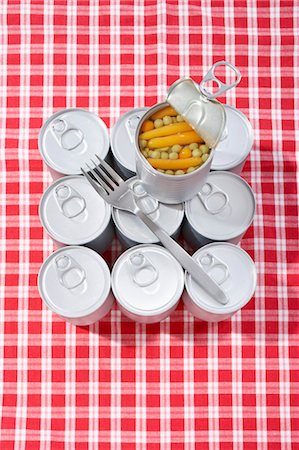 Boîte de petits pois et carottes Photographie de stock - Premium Libres de Droits, Code: 600-03682038